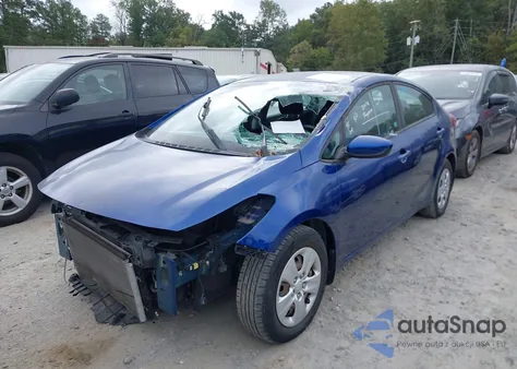 2018 Kia Forte Lx z USA, uszkodzony, nr VIN 3KPFK4A77JE254806